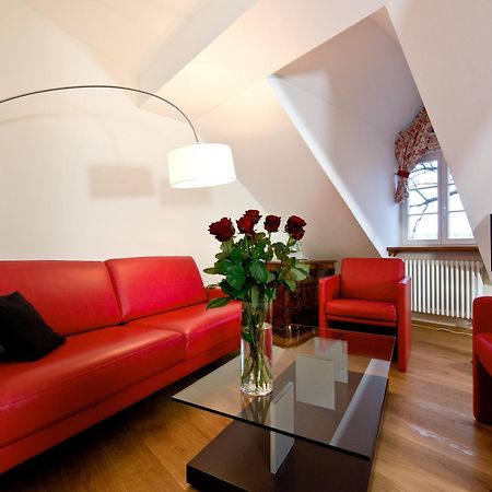 Pałac Pakoszów Jelenia Góra Exterior foto A living room in a German apartment