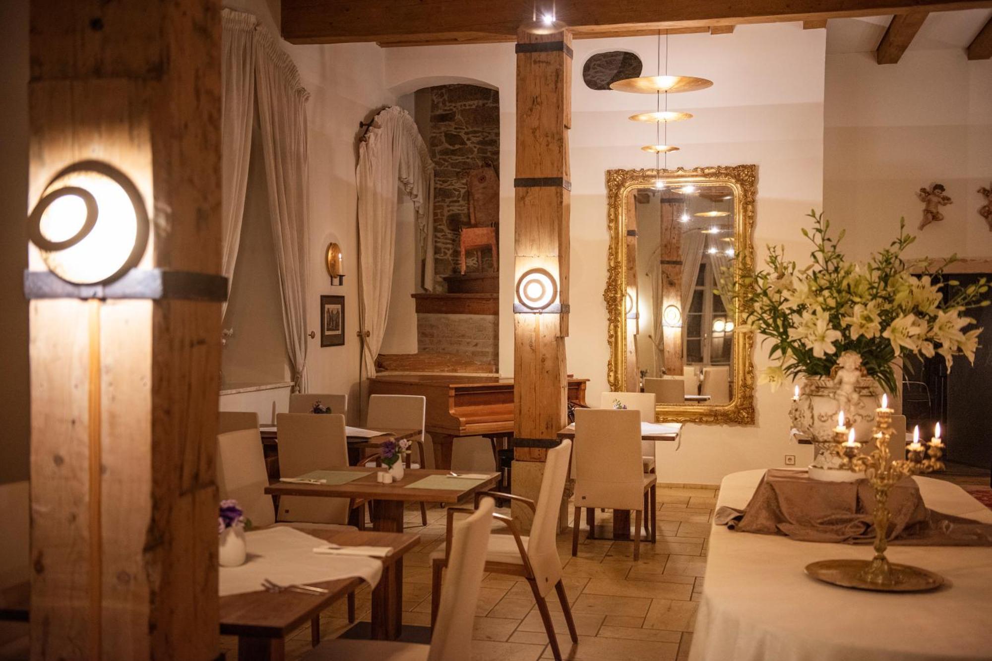 Pałac Pakoszów Jelenia Góra Exterior foto Restaurant "Le Clos du Bois"