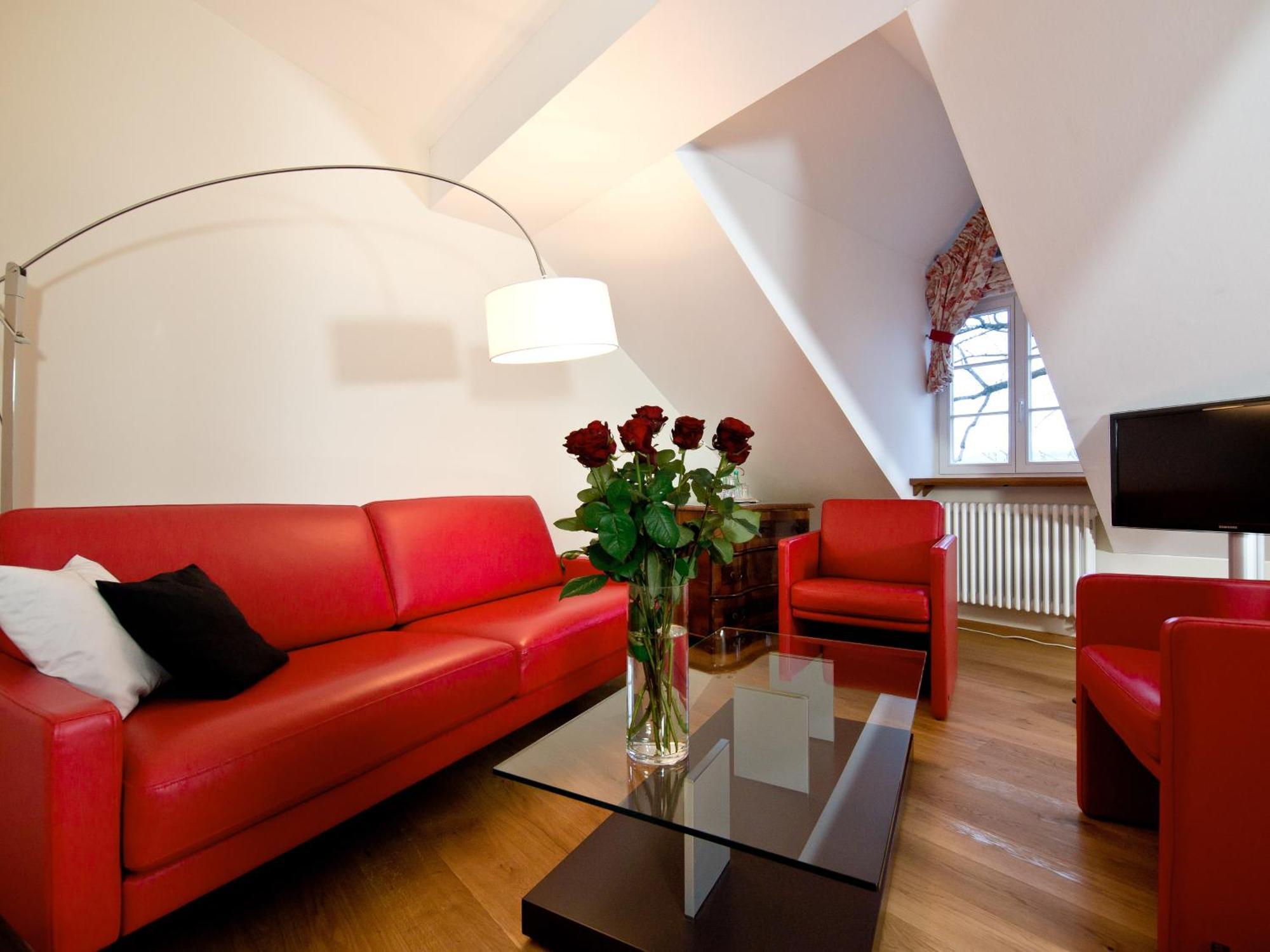 Pałac Pakoszów Jelenia Góra Exterior foto A living room in a German apartment