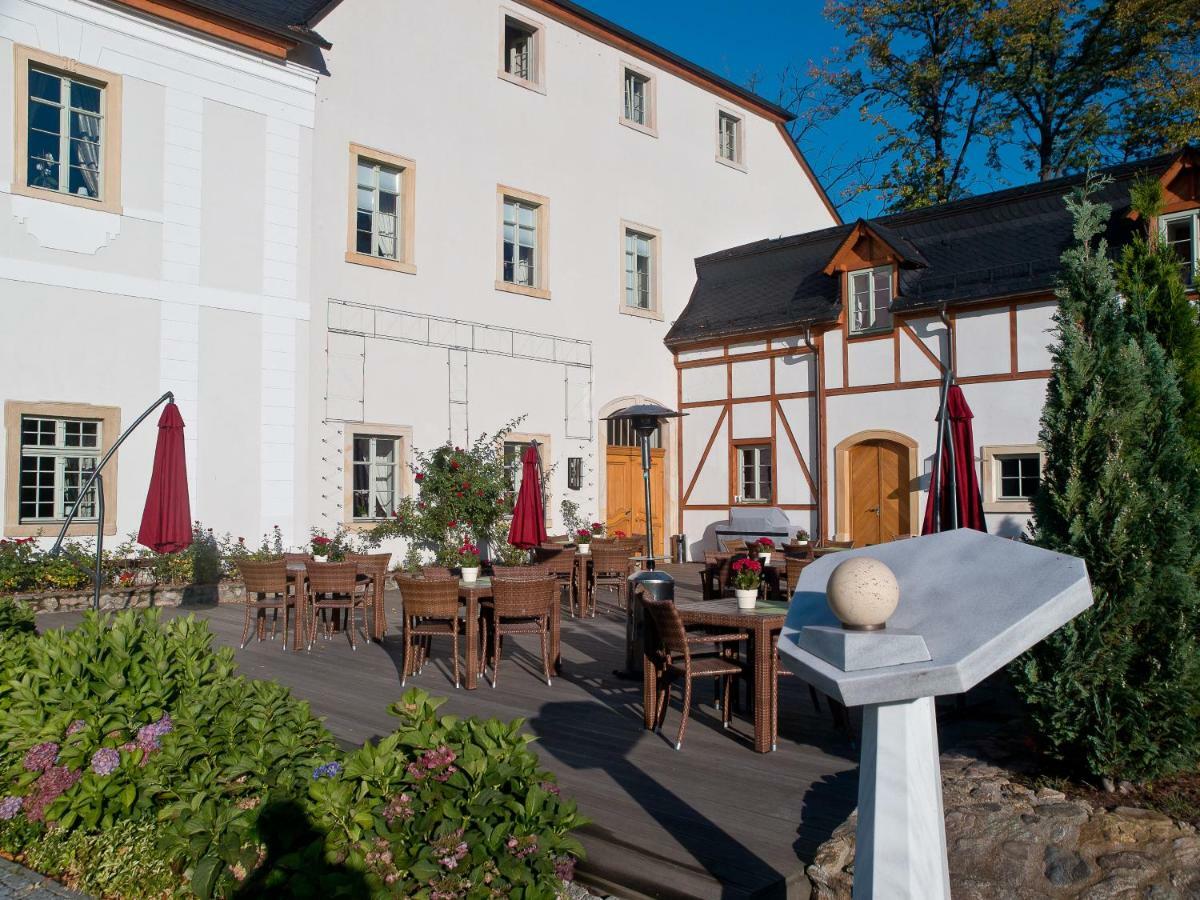 Pałac Pakoszów Jelenia Góra Exterior foto The former coaching inn