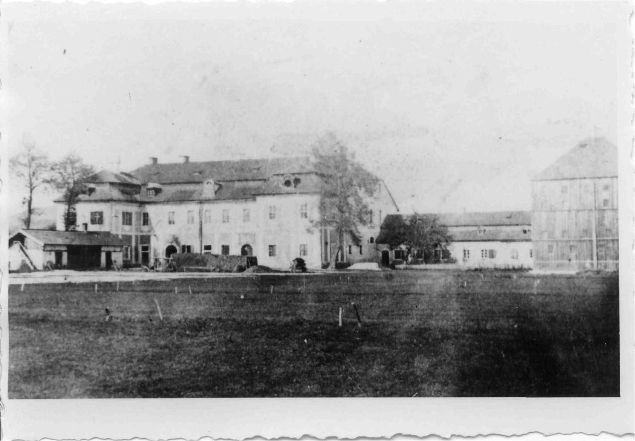 Pałac Pakoszów Jelenia Góra Exterior foto The first building of the University of Manitoba, 1878